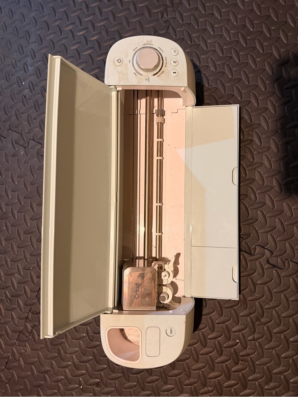 Cricut Craft Cutting Machine in Green and White
